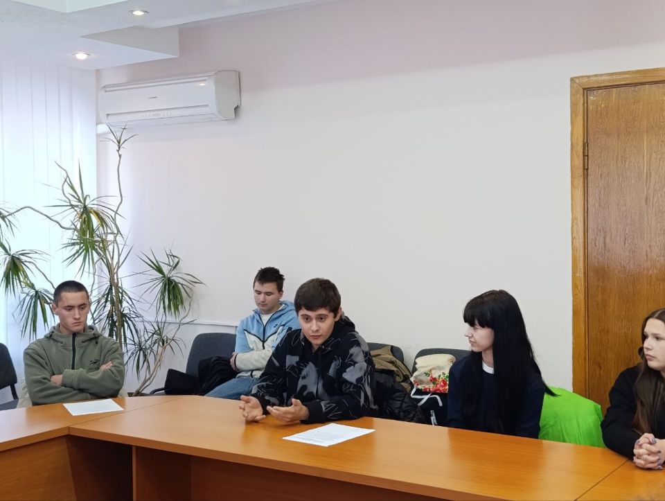 В Администрации городского округа город Кировск состоялось первое заседание нового состава молодежного совета В Администрации городского округа город Кировск состоялось первое заседание нового состава молодежного совета