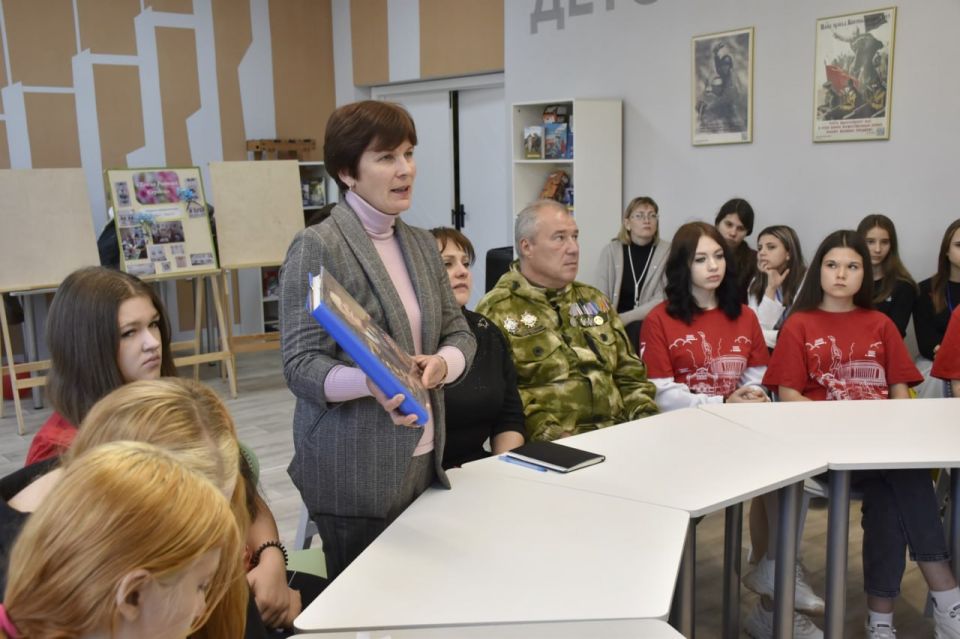 14 октября, ко Дню Рождения Маршала Советского Союза Ерёменко Андрея Ивановича был организован телемост между школьниками пгт 14 октября, ко Дню Рождения Маршала Советского Союза Ерёменко Андрея Ивановича был организован телемост между школьниками пгт
