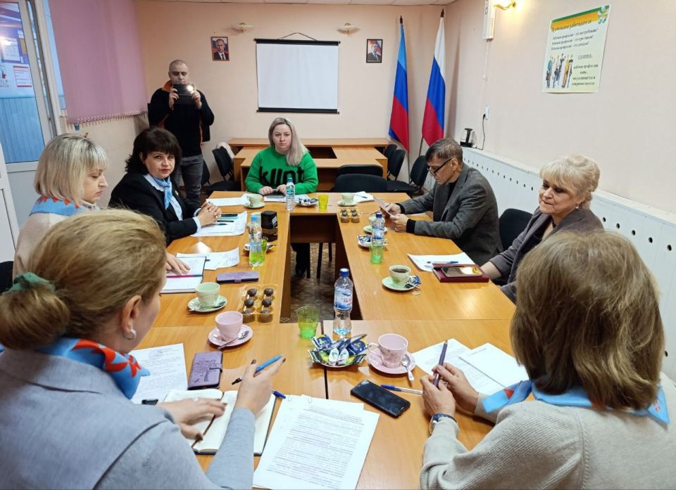 Круглый стол в городе Брянка Круглый стол в городе Брянка