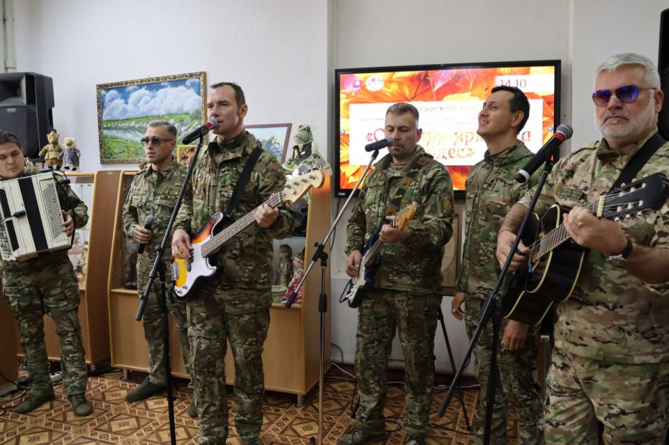 Краснодонские мастера приняли участие в выставке народного творчества Краснодонские мастера приняли участие в выставке народного творчества