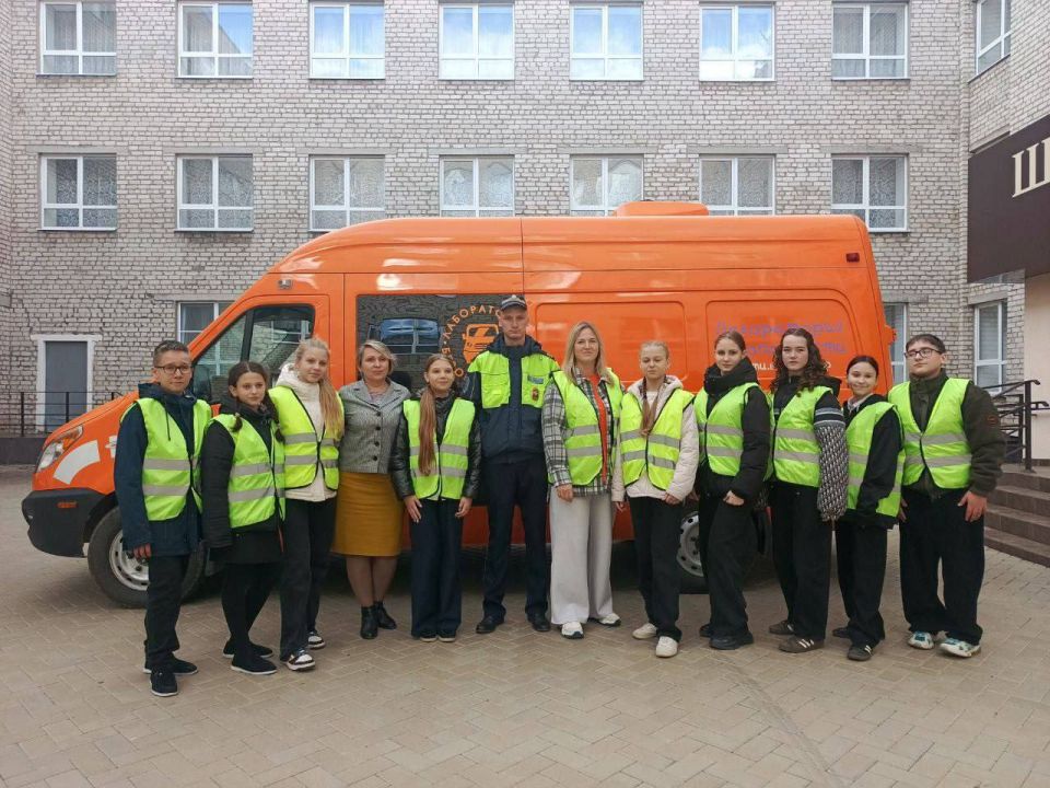 Урок безопасности на дорогах прошел в Антрацитовской средней школе