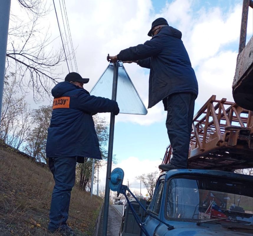 Коммунальные службы проводят работы на территории города Коммунальные службы проводят работы на территории города
