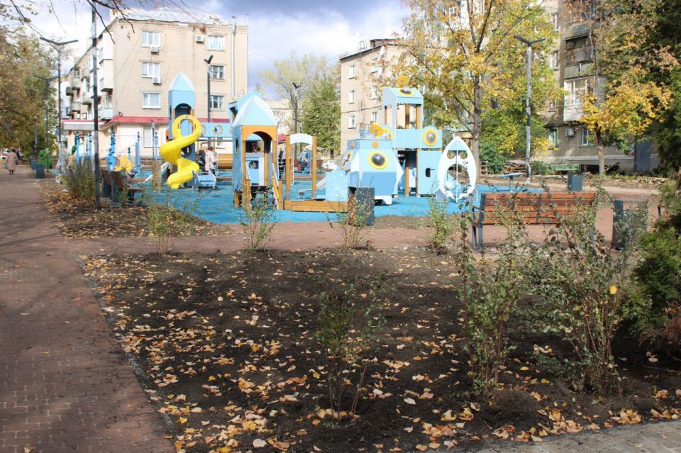 Реализация проекта «Каштановая аллея» в городе Ровеньки подходит к завершению Реализация проекта «Каштановая аллея» в городе Ровеньки подходит к завершению