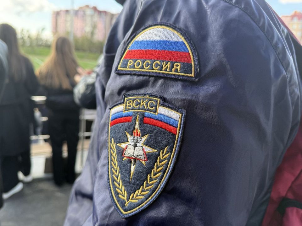 На страже Безопасности. Любое массовое мероприятие, особенно такое масштабное, как открытие стадиона Луганского государственного университета им. В. Даля, требует особого внимания к вопросам безопасности На страже Безопасности. Любое массовое мероприятие, особенно такое масштабное, как открытие стадиона Луганского государственного университета им. В. Даля, требует особого внимания к вопросам безопасности