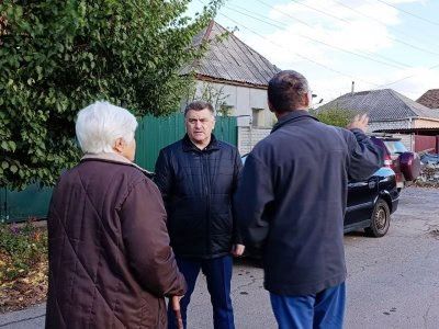 Руководитель фракции "Единой России" Юрий Филиппов провел депутатский прием в общественной приемной Луганска Руководитель фракции "Единой России" Юрий Филиппов провел депутатский прием в общественной приемной Луганска