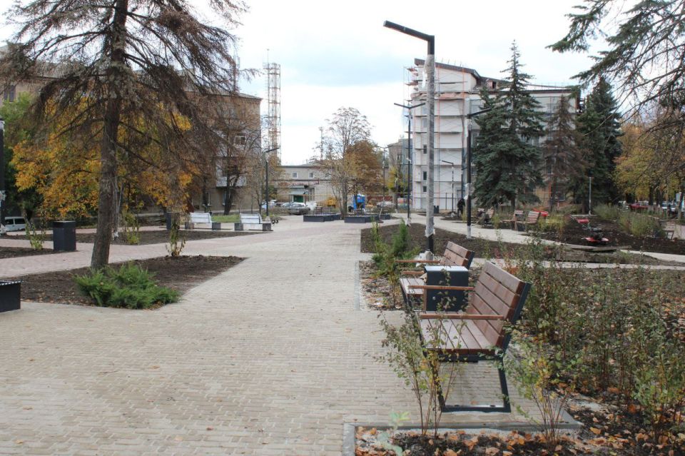 Реализация проекта «Каштановая аллея» в городе Ровеньки подходит к завершению Реализация проекта «Каштановая аллея» в городе Ровеньки подходит к завершению