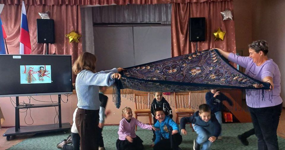 Среди множества праздников, отмечаемых нами, особое место принадлежит праздникам православной церкви Среди множества праздников, отмечаемых нами, особое место принадлежит праздникам православной церкви