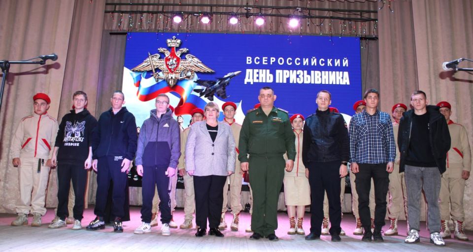 Праздник ко Дню призывника состоялся в Белокуракинском Доме культуры Праздник ко Дню призывника состоялся в Белокуракинском Доме культуры