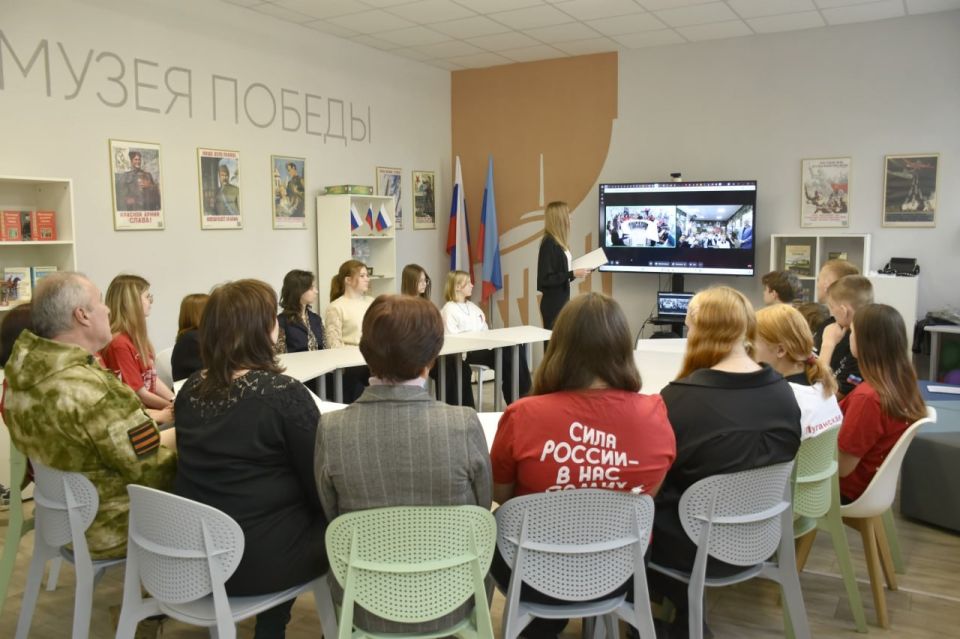 14 октября, ко Дню Рождения Маршала Советского Союза Ерёменко Андрея Ивановича был организован телемост между школьниками пгт 14 октября, ко Дню Рождения Маршала Советского Союза Ерёменко Андрея Ивановича был организован телемост между школьниками пгт