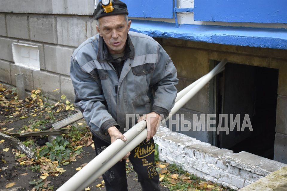 В Брянке НКО «Единый региональный фонд по управлению многоквартирными домами на территории ЛНР» проводит работы по замене внутридомовых систем холодного водоснабжения многоквартирных домов В Брянке НКО «Единый региональный фонд по управлению многоквартирными домами на территории ЛНР» проводит работы по замене внутридомовых систем холодного водоснабжения многоквартирных домов