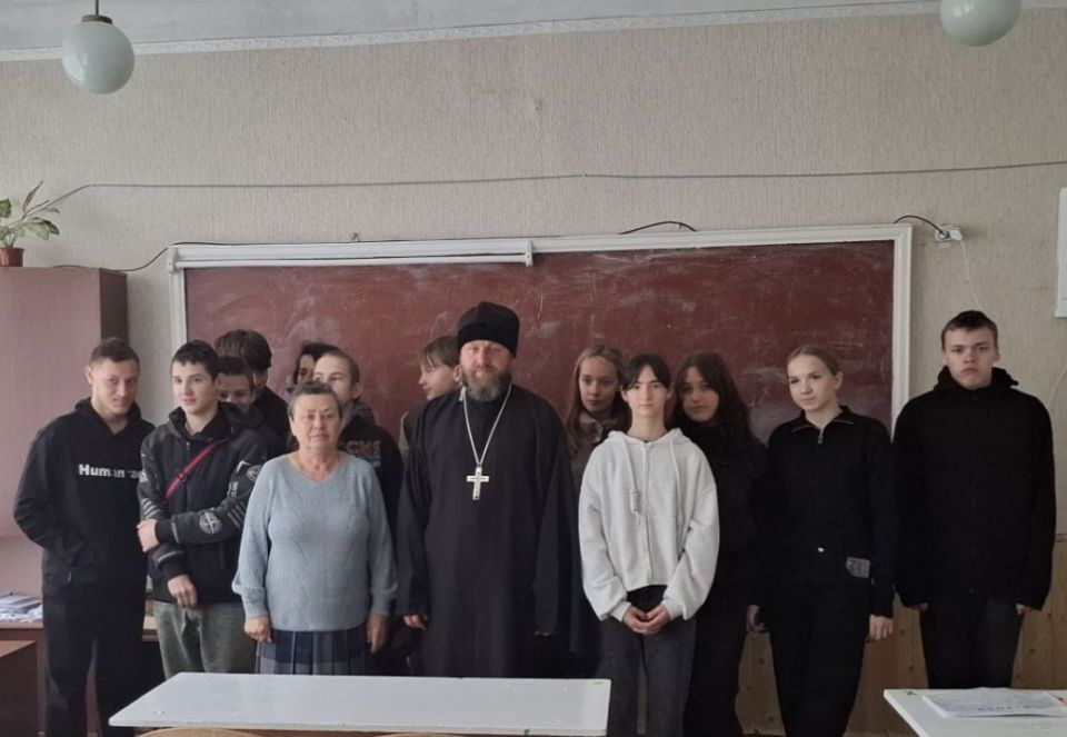 Работники центральной библиотеке имени Г. Сковороды провели увлекательный час информации, посвященный одному из самых любимых осенних православных праздников — Покрову Пресвятой Богородицы Работники центральной библиотеке имени Г. Сковороды провели увлекательный час информации, посвященный одному из самых любимых осенних православных праздников — Покрову Пресвятой Богородицы