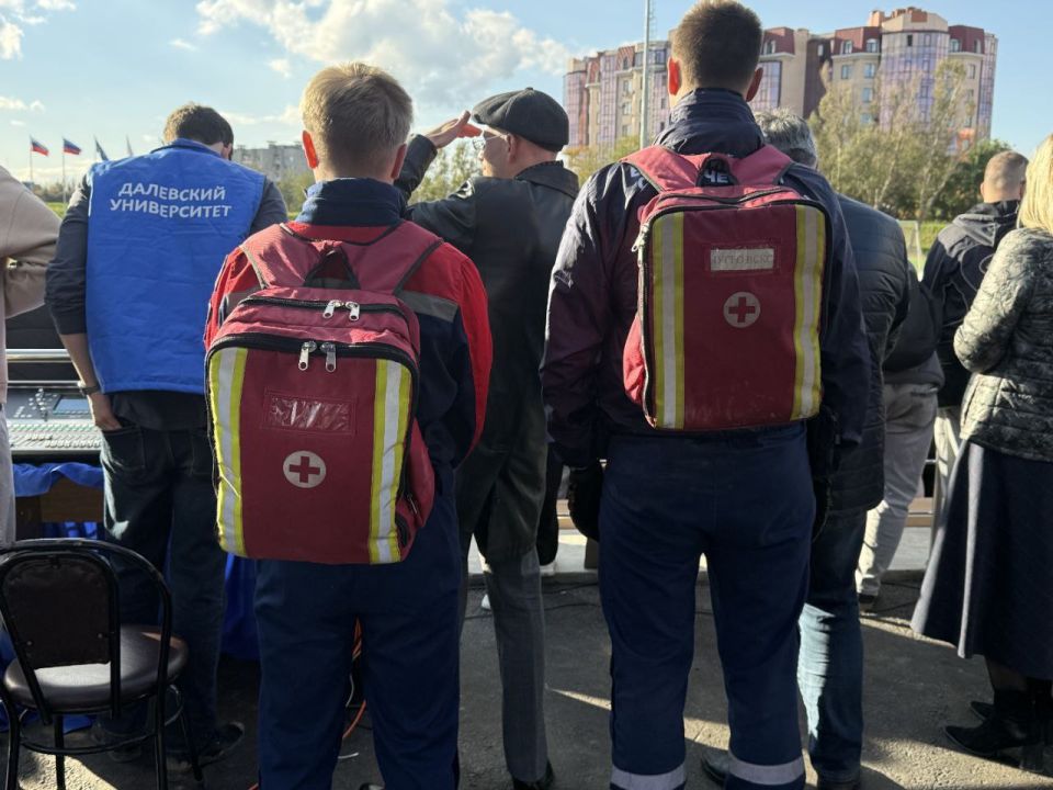 На страже Безопасности. Любое массовое мероприятие, особенно такое масштабное, как открытие стадиона Луганского государственного университета им. В. Даля, требует особого внимания к вопросам безопасности На страже Безопасности. Любое массовое мероприятие, особенно такое масштабное, как открытие стадиона Луганского государственного университета им. В. Даля, требует особого внимания к вопросам безопасности