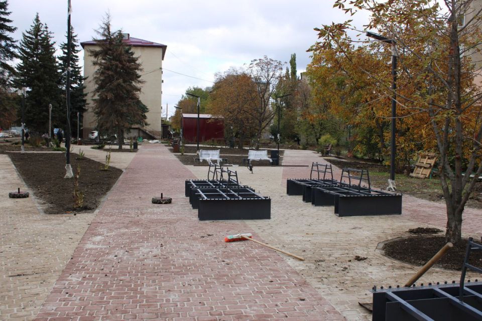 Реализация проекта «Каштановая аллея» в городе Ровеньки подходит к завершению Реализация проекта «Каштановая аллея» в городе Ровеньки подходит к завершению