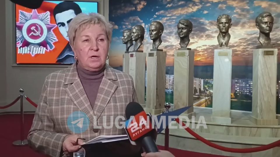 УФСБ России по ЛНР передало в музей «Молодая гвардия» рассекреченные документы
