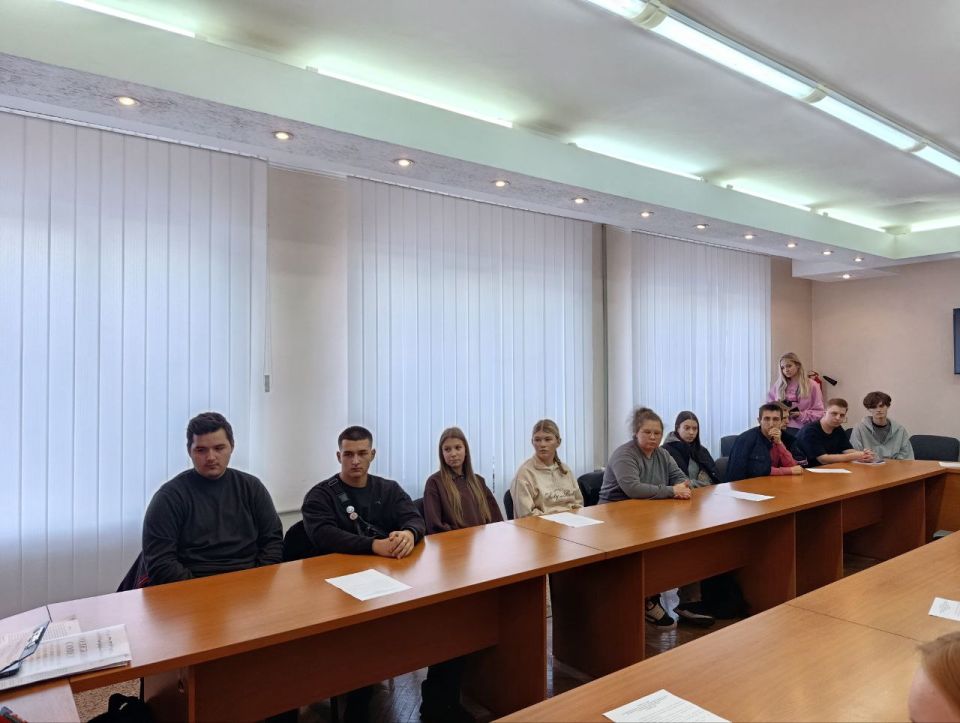 В Администрации городского округа город Кировск состоялось первое заседание нового состава молодежного совета В Администрации городского округа город Кировск состоялось первое заседание нового состава молодежного совета