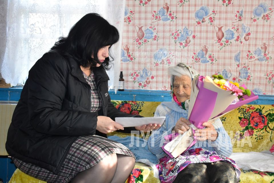 Долгожительница из Веселой Тарасовки отметила 100-летний юбилей Долгожительница из Веселой Тарасовки отметила 100-летний юбилей