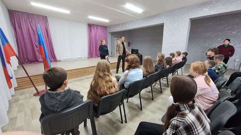 Школьникам из поселка Поречье провели профилактическую лекцию Школьникам из поселка Поречье провели профилактическую лекцию