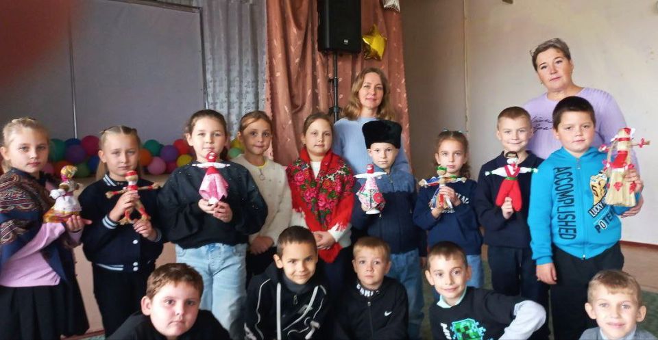 Среди множества праздников, отмечаемых нами, особое место принадлежит праздникам православной церкви Среди множества праздников, отмечаемых нами, особое место принадлежит праздникам православной церкви