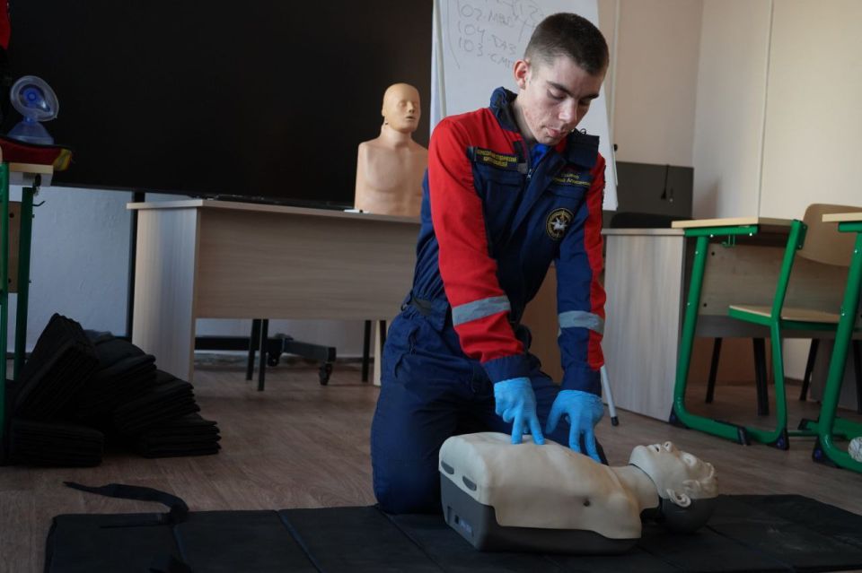 Огонь в сердцах, знания в умах: Старт занятий для Школьных спасательных отрядов с добровольцами Луганского РО ВСКС Огонь в сердцах, знания в умах: Старт занятий для Школьных спасательных отрядов с добровольцами Луганского РО ВСКС