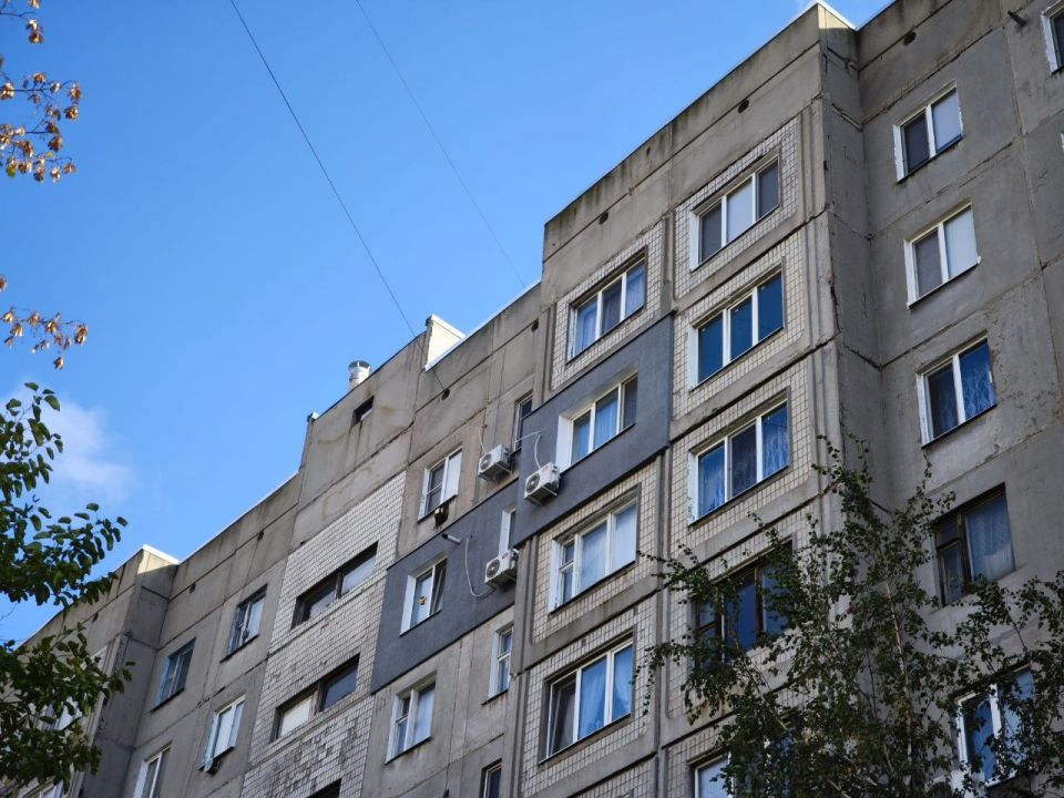 В Кировске продолжается ремонт кровель многоквартирных домов В Кировске продолжается ремонт кровель многоквартирных домов