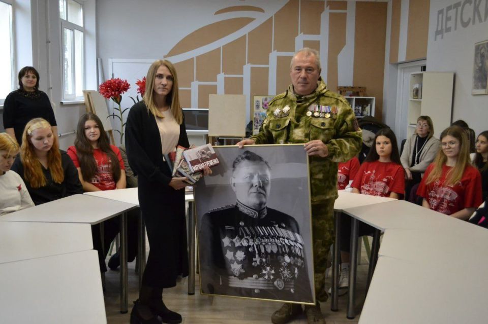 «Историческая память»: Школьники Марковки и Москвы стали участниками телемоста ко дню рождения Маршала Ерёменко «Историческая память»: Школьники Марковки и Москвы стали участниками телемоста ко дню рождения Маршала Ерёменко