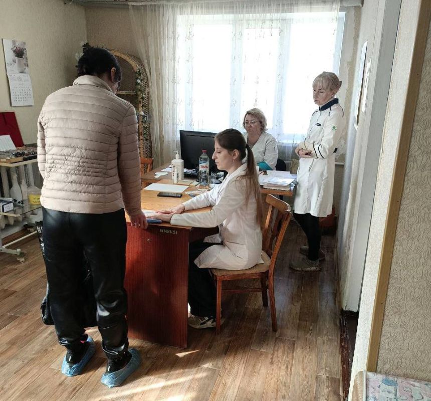 Специалисты ЛРДКБ осмотрели более 150 детей г.Красный Луч Специалисты ЛРДКБ осмотрели более 150 детей г.Красный Луч