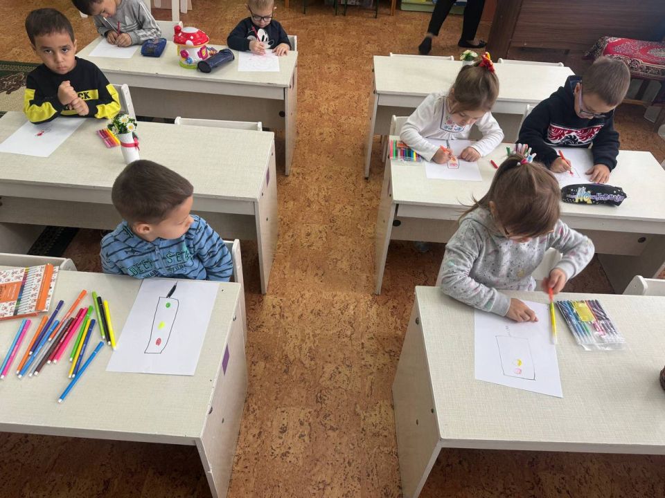 Сотрудники ОГИБДД ОМВД России «Краснодонский» посетили воспитанников детских садов Сотрудники ОГИБДД ОМВД России «Краснодонский» посетили воспитанников детских садов