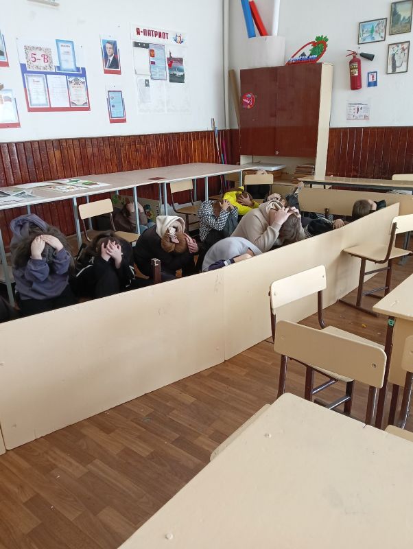 Тренировочные учения в Ровеньковской школе №3 Тренировочные учения в Ровеньковской школе №3
