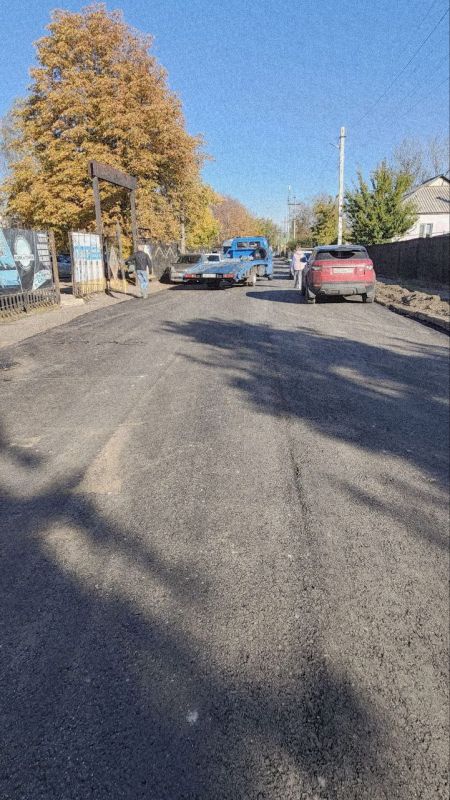 Жители пос. Дзержинское теперь ездят по дороге с новым асфальтом