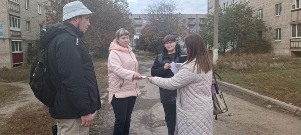 Межведомственный рейд. Отдел культуры, спорта и молодёжной политики совместно с сотрудниками ОМВД России «Ровеньковский» и «Семейный центр» г. Ровеньки провели межведомственный рейд на территории кв. Молодежный Межведомственный рейд. Отдел культуры, спорта и молодёжной политики совместно с сотрудниками ОМВД России «Ровеньковский» и «Семейный центр» г. Ровеньки провели межведомственный рейд на территории кв. Молодежный