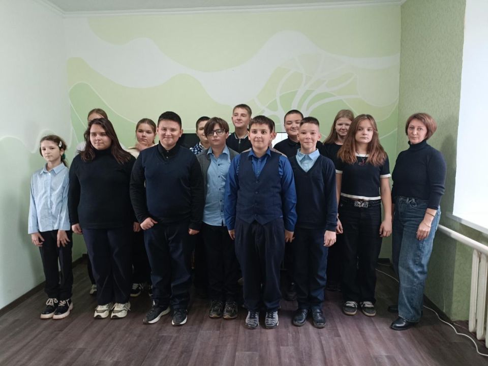 В Лутугинской Районной библиотеке для детей прошёл час добра «Нам через сердце виден мир»