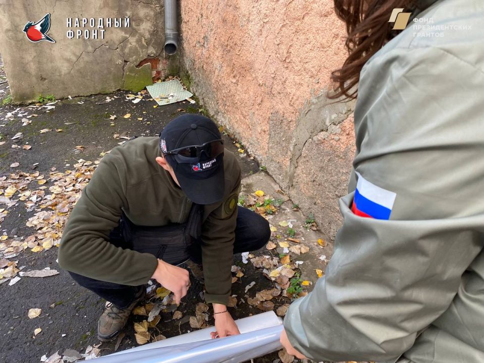 Прошлой ночью в Луганске произошло возгорание крыши жилого дома Прошлой ночью в Луганске произошло возгорание крыши жилого дома