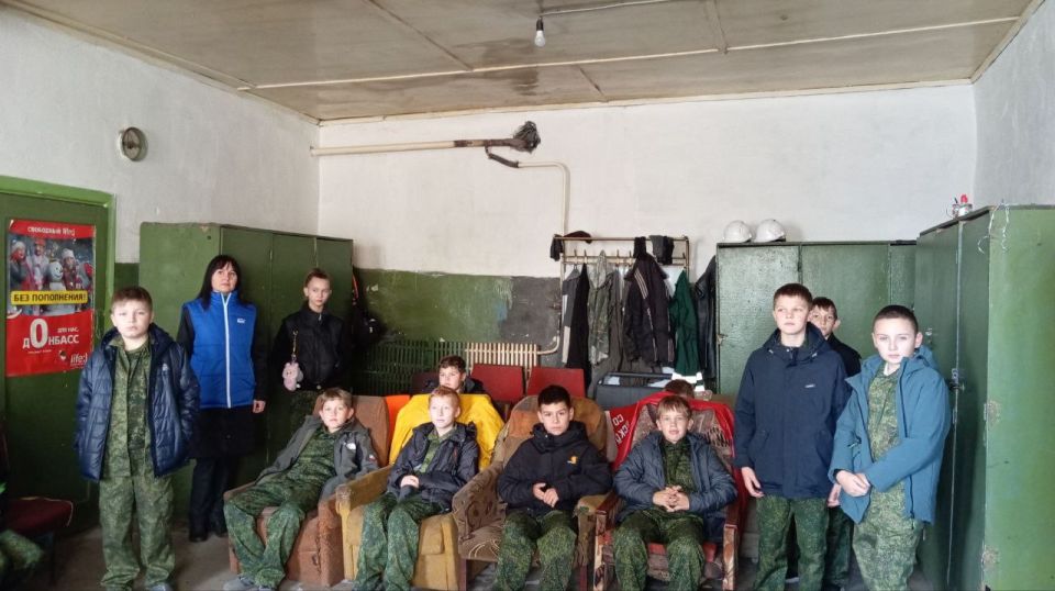 Кадеты Краснолучской школы №11 побывали в гостях у дорожников Кадеты Краснолучской школы №11 побывали в гостях у дорожников