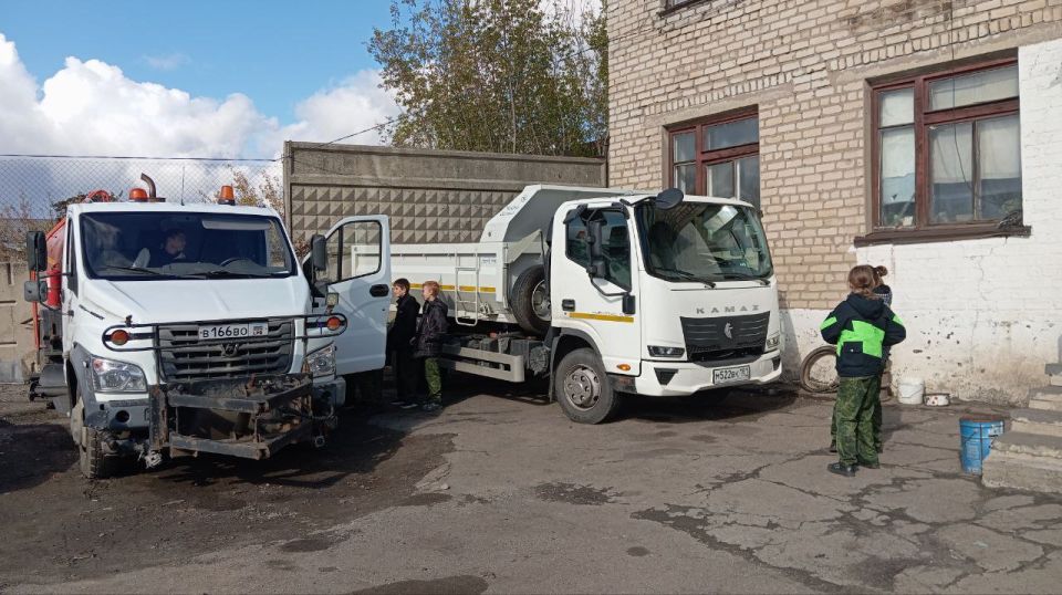 Кадеты Краснолучской школы №11 побывали в гостях у дорожников Кадеты Краснолучской школы №11 побывали в гостях у дорожников
