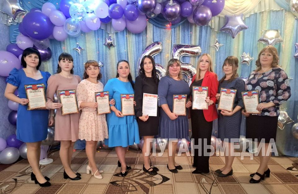 Петровскому детскому саду № 2 «Аист» в Красном Луче исполнилось 65 лет Петровскому детскому саду № 2 «Аист» в Красном Луче исполнилось 65 лет