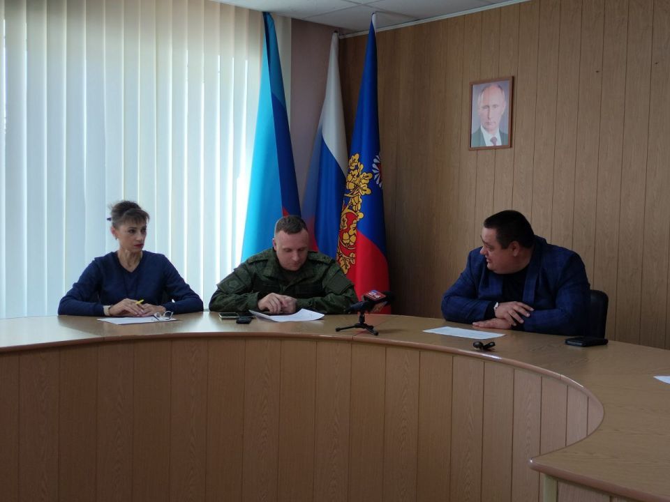 Сегодня в Администрации городского округа состоялось заседание рабочей группы по решению социальных вопросов и вопросов трудоустройства ветеранов боевых действий и членов семей погибших, пропавших без вести военнослужащих... Сегодня в Администрации городского округа состоялось заседание рабочей группы по решению социальных вопросов и вопросов трудоустройства ветеранов боевых действий и членов семей погибших, пропавших без вести военнослужащих...