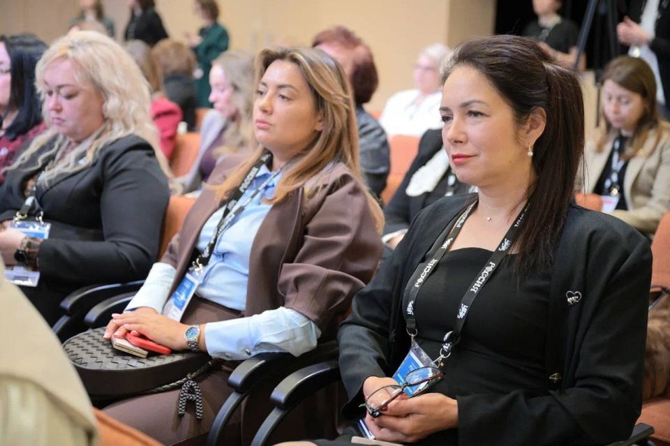 Делегация ЛНР приняла участие в Третьем всероссийском форуме «Женского движения Единой России» в Москве Делегация ЛНР приняла участие в Третьем всероссийском форуме «Женского движения Единой России» в Москве
