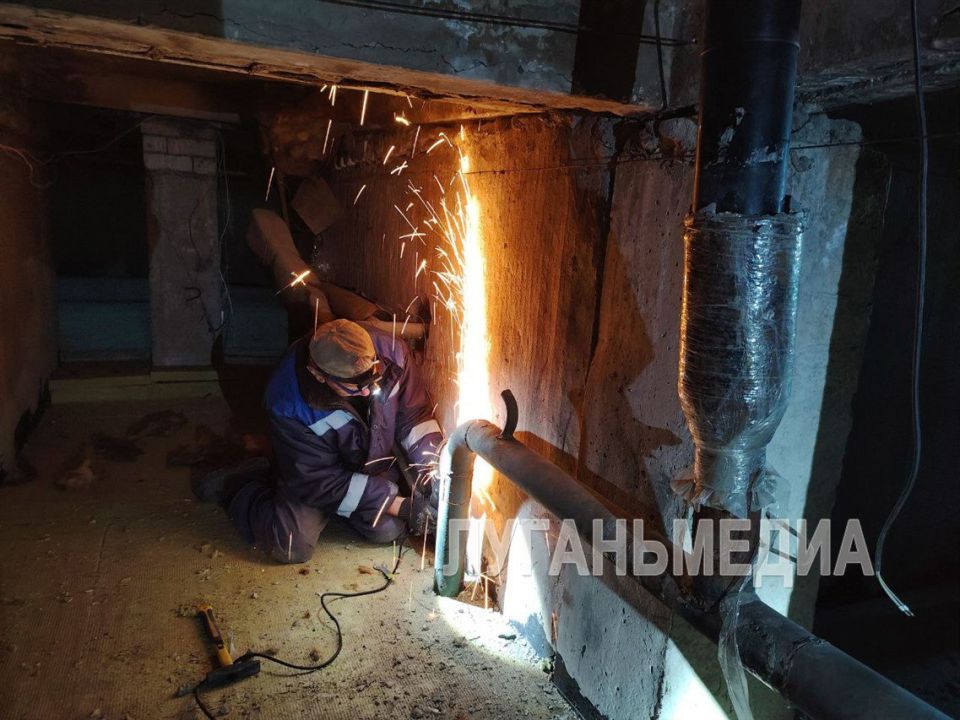 Единая управляющая компания меняет ливневую канализацию в стахановских многоэтажках