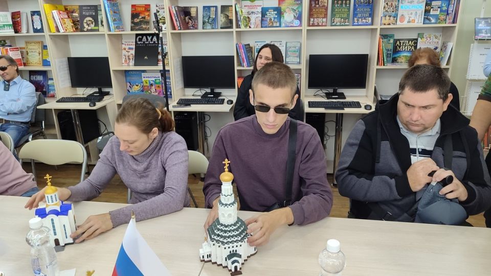 В модельной библиотеке АГЦБС состоялся тактильный тур «Храмы воинской славы: прикоснись, послушай, посмотри» В модельной библиотеке АГЦБС состоялся тактильный тур «Храмы воинской славы: прикоснись, послушай, посмотри»