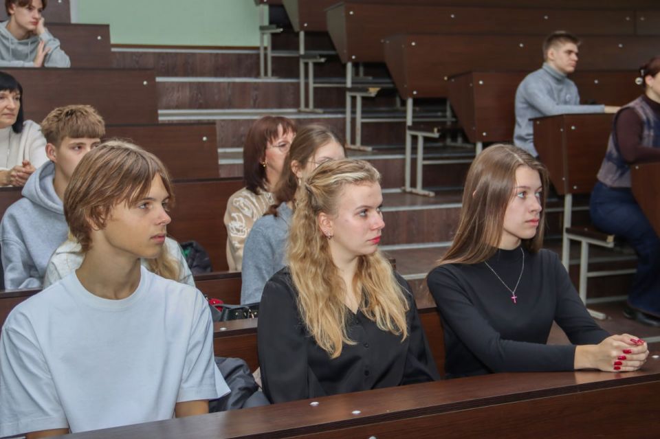 В студенты со школьной скамьи В студенты со школьной скамьи