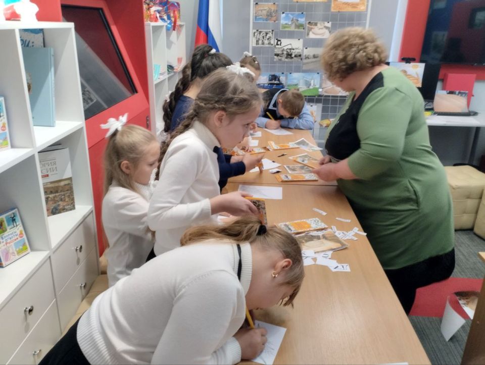 На базе "Детского центра" Антрацитовского исторического музея для учащихся АОШ №1-лицея им. О. Кошевого провели урок, посвященный Всемирному дню хлеба На базе "Детского центра" Антрацитовского исторического музея для учащихся АОШ №1-лицея им. О. Кошевого провели урок, посвященный Всемирному дню хлеба