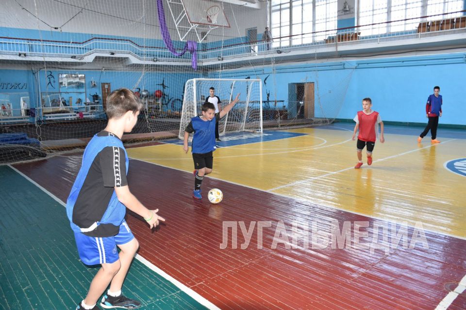 В Кировске прошел муниципальный этап соревнований по футзалу на кубок Главы ЛНР В Кировске прошел муниципальный этап соревнований по футзалу на кубок Главы ЛНР