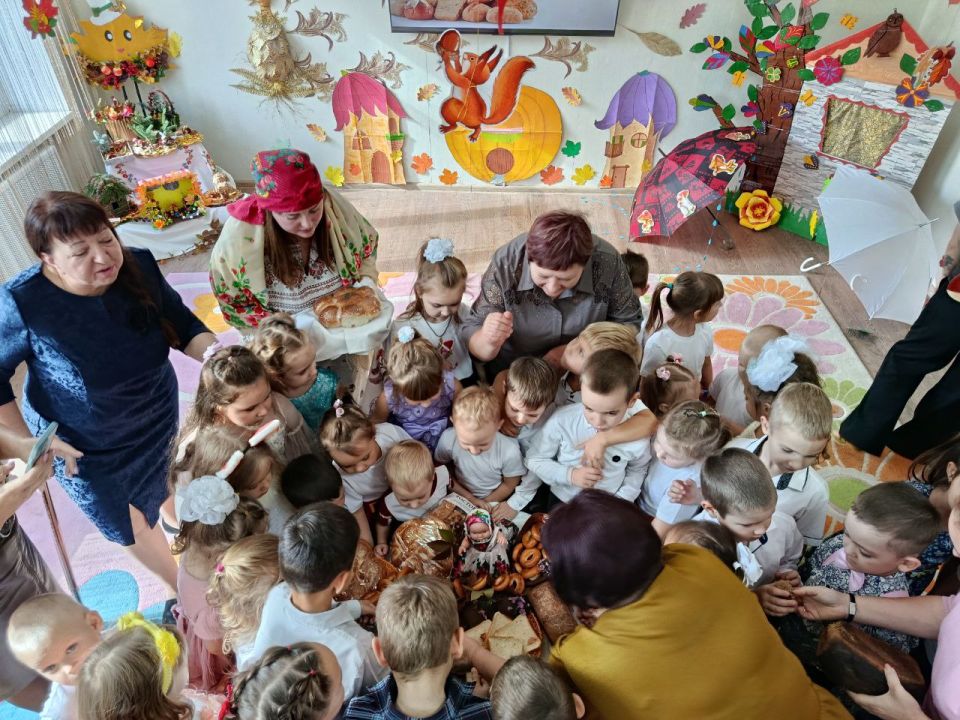 В Родаково провели тематический праздник «Всемирный день хлеба» В Родаково провели тематический праздник «Всемирный день хлеба»