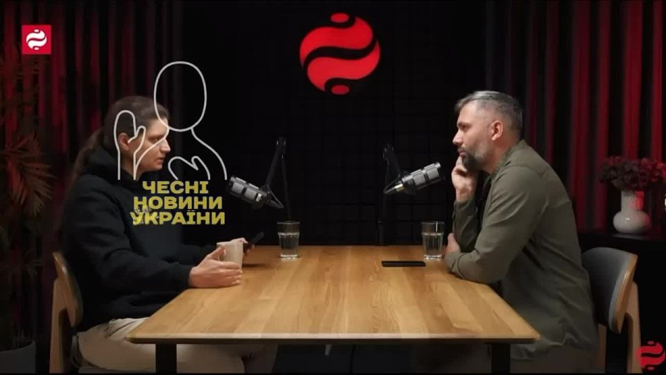 Бегите, глупцы. Очередной "эксперт" в вопросах несения службы в рядах ВСУ, сидя в тылу потужно рассуждает о том, что мужики с бронью тоже должны отправиться на передок