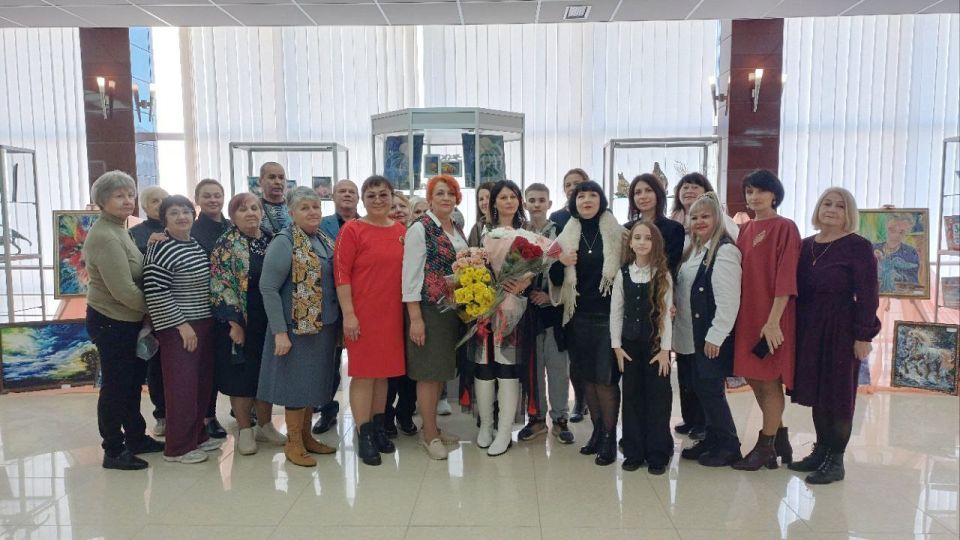 В Краснодоне открылась выставка "От кисти до проволоки" В Краснодоне открылась выставка "От кисти до проволоки"