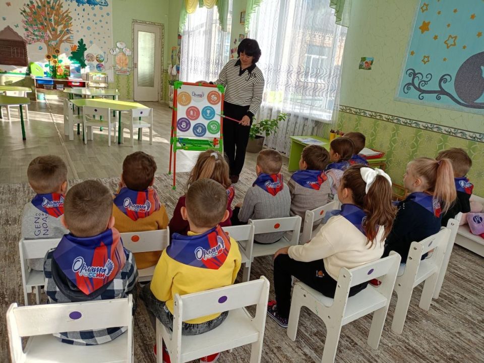 В подготовительной группе № 7 «Колокольчики» Ясеновскогоясли – сада «Изюминка» прошёл познавательный вводный «Орлятский урок»! В подготовительной группе № 7 «Колокольчики» Ясеновскогоясли – сада «Изюминка» прошёл познавательный вводный «Орлятский урок»!