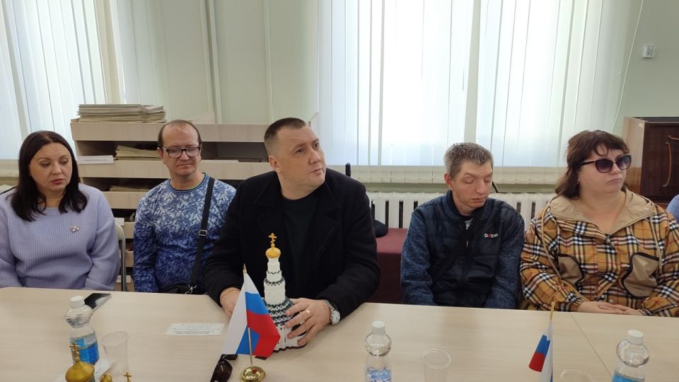 В модельной библиотеке АГЦБС состоялся тактильный тур «Храмы воинской славы: прикоснись, послушай, посмотри» В модельной библиотеке АГЦБС состоялся тактильный тур «Храмы воинской славы: прикоснись, послушай, посмотри»