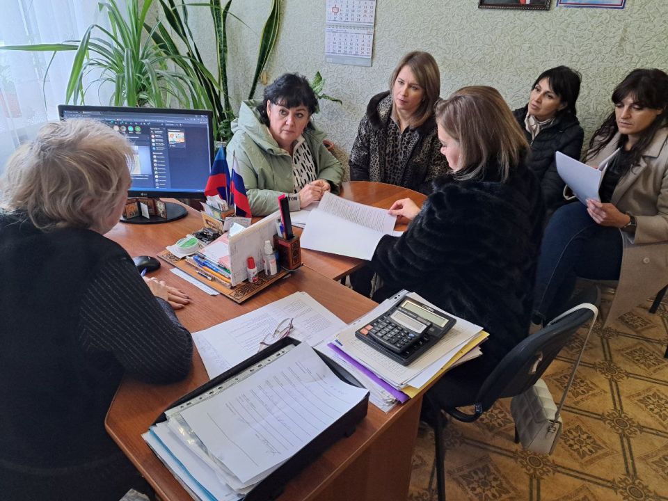 Встреча по вопросам развития ТОС в пгт Ясеновский Встреча по вопросам развития ТОС в пгт Ясеновский