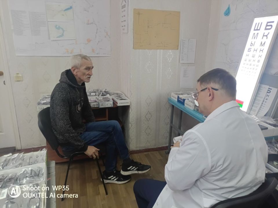 В пгт Бугаевке прошел выездной приём жителей специалистами «Оптики России», в ходе которого жителям представилась возможность пройти бесплатную проверку зрения, получить консультацию врача, измерить глазное давление, пройти... В пгт Бугаевке прошел выездной приём жителей специалистами «Оптики России», в ходе которого жителям представилась возможность пройти бесплатную проверку зрения, получить консультацию врача, измерить глазное давление, пройти...