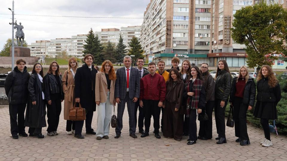 Трудимся для вас. В Администрации города Луганска прошло награждение Трудимся для вас. В Администрации города Луганска прошло награждение